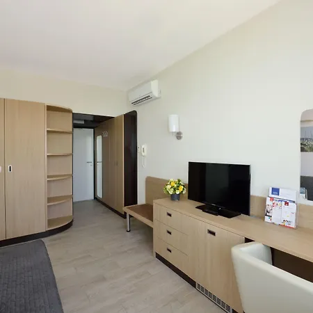 ホテル Danubius Marina 3*